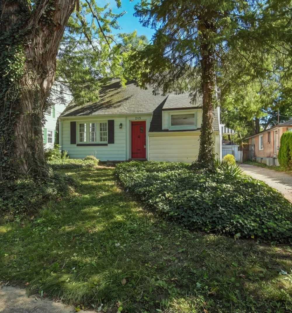 245 Bernard Avenue, photo 1