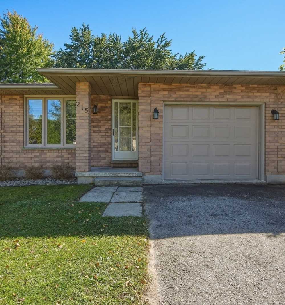 215 Walmer Grove, photo 1